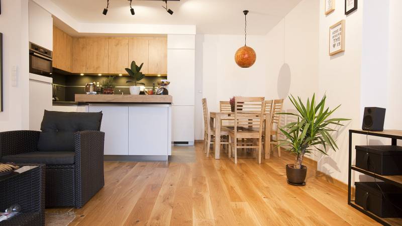 Jak dbać o podłogę drewnianą