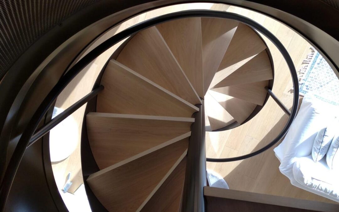 Schody kręcone na konstrukcji stalowej